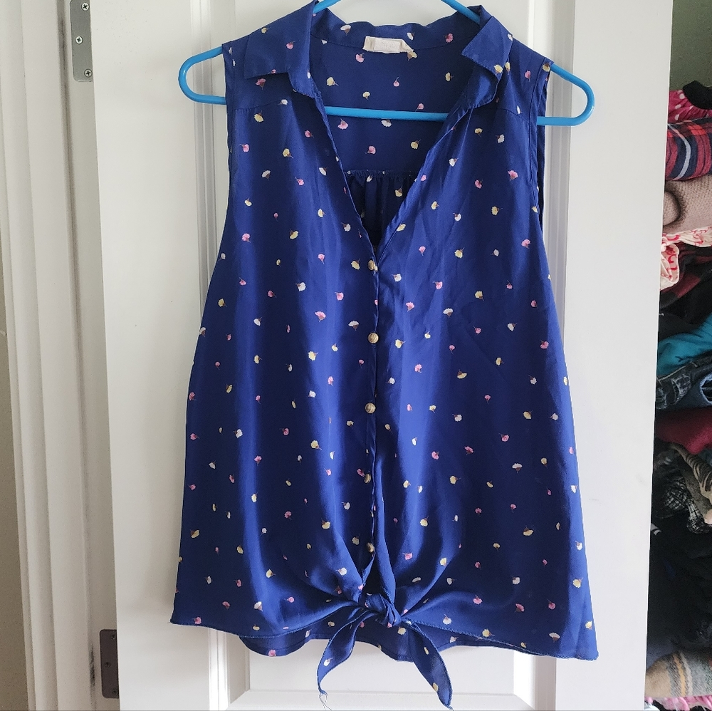 La Scala blue floral button up tank
